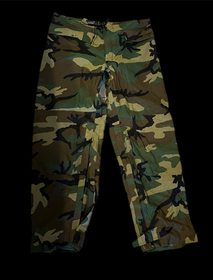 M81 Woodland Rain Pants Size Medium New  (Garage Sale Item)