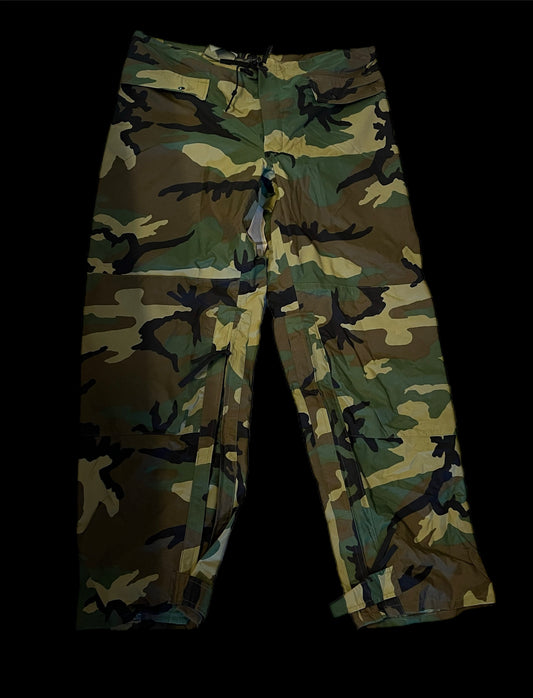 M81 Woodland Rain Pants Size Medium New  (Garage Sale Item)