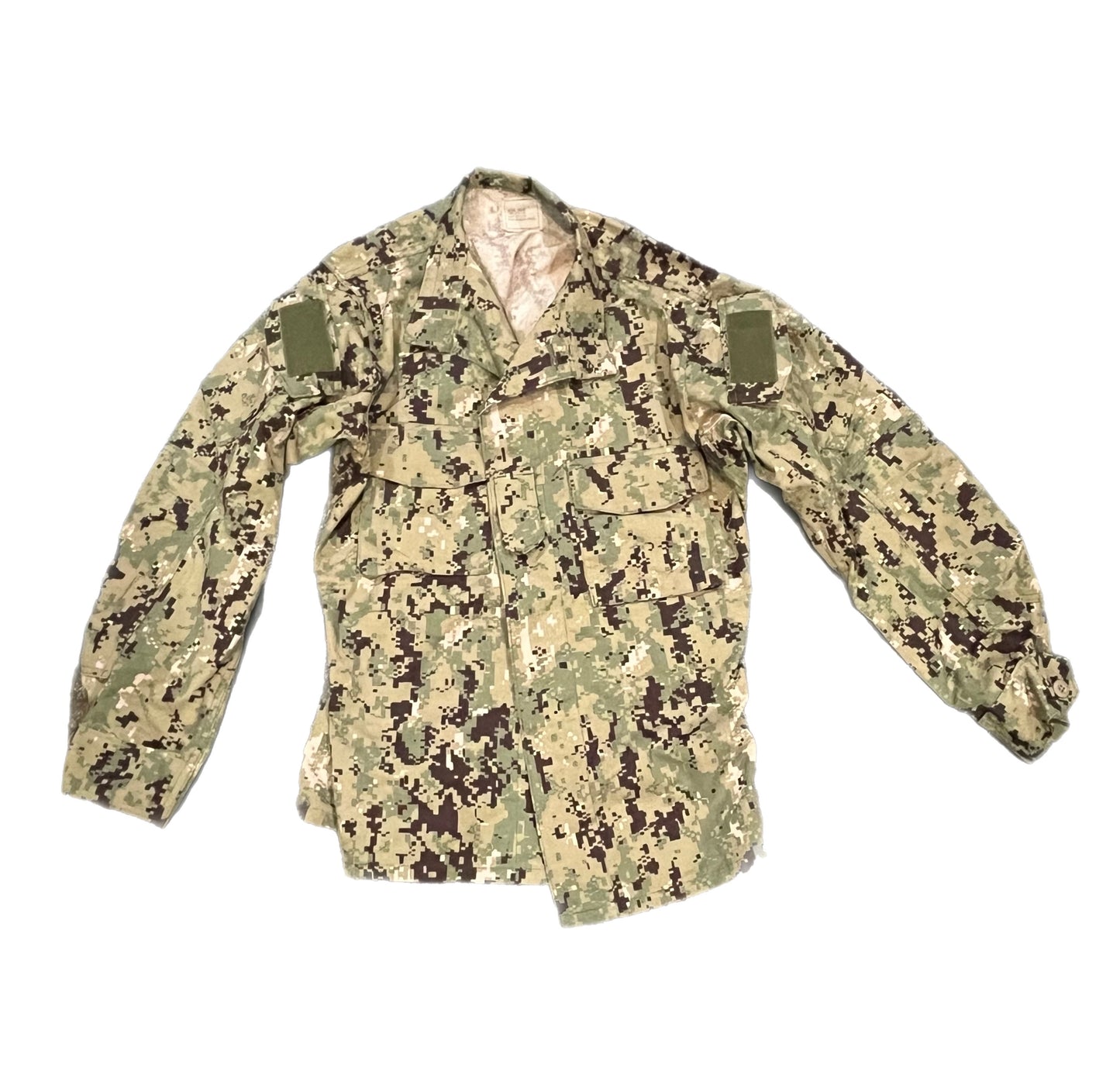 AOR 2 Combat Uniform MED Regular (Garage Sale Item)